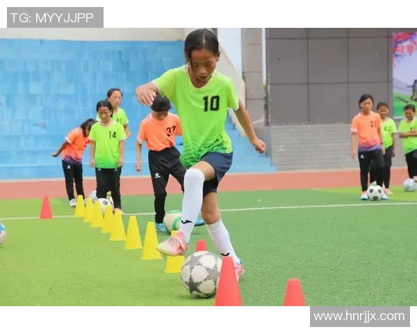 世界第一女足球星的成长之路与足球事业背后的坚持与挑战